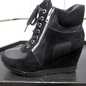 NEW Women's High Top fashion sneaker